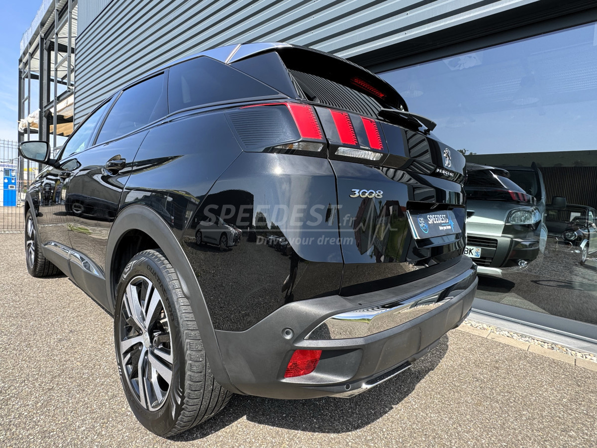 PEUGEOT 3008 -ALLURE-