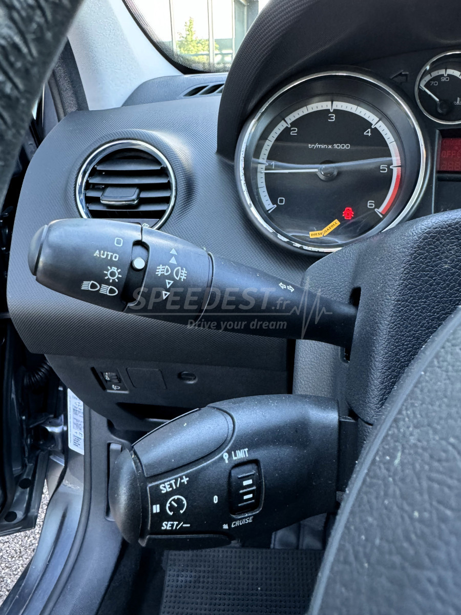 PEUGEOT 308 -FAIBLE KILOMETRAGE-